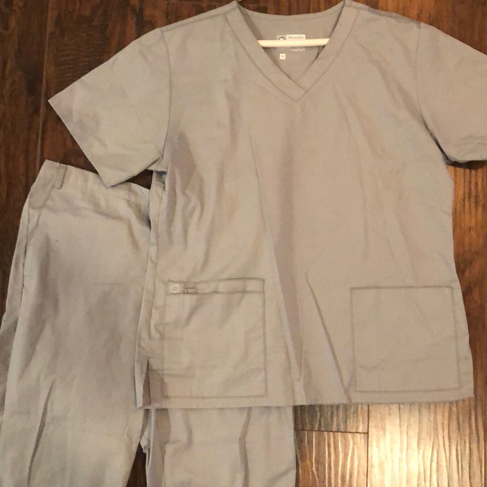 Gray wonder wink scrubs